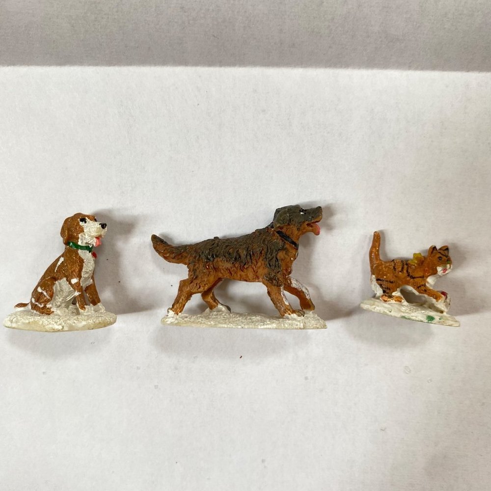 Christmas Village Figurines Victoria Style Carolers Dogs Cat Mini Figures Set - Picture 10 of 13